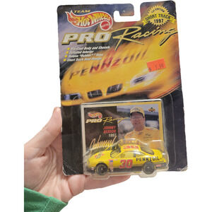 Team Hot Wheels Pro Racing 1997 Johnny Benson #39 Short Track 1/64 NIB Nascar